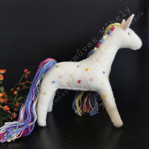 TÜNDÉRPACI CSILLAGMAG-TÜNDÉRLOVACSKA ÚJ NAGYOBB MÉRETBEN TERMÉSZETES ANYAGOK GYAPJÚFILC GYAPJÚ EGYEDI KÉZMŰVES WALDORF  - játék & sport - plüssállat & játékfigura - ló - Meska.hu