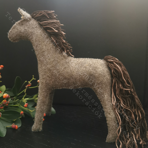 SZÉLJÁRÓ CSILLAGMAG-LOVACSKA EMLÉKŐRZŐ LOVAK FOTÓ ALAPJÁN IS TERMÉSZETES ANYAG GYAPJÚFILC GYAPJÚ 100 % PAMUTFONAL WALDOR - játék & sport - sport és kikapcsolódás - lovaglás - Meska.hu