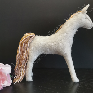 DERES CSILLAGMAG-LOVACSKA EMLÉKŐRZŐ LOVAK FOTÓ ALAPJÁN IS TERMÉSZETES ANYAG GYAPJÚFILC GYAPJÚ 100 % PAMUTFONAL WALDOR - játék & sport - sport és kikapcsolódás - lovaglás - Meska.hu