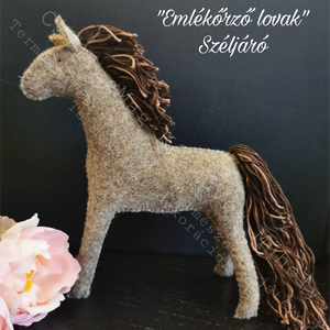 DERES ÉS SZÉLJÁRÓ EMLÉKŐRZŐ LOVAK 2 DB/SZETT FOTÓ ALAPJÁN IS TERMÉSZETES ANYAG GYAPJÚFILC GYAPJÚ 100 % PAMUTFONAL EGYEDI - játék & sport - sport és kikapcsolódás - lovaglás - Meska.hu