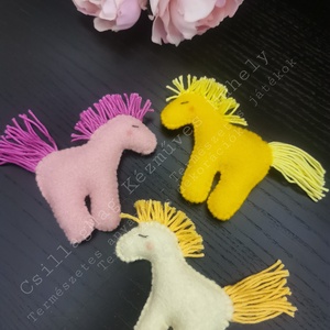 Picipaci Gyapjúfilc Lovacska A Legkisebbeknek Maroklovacska Egyedi Fenntartható Minőségi Természetes Anyagok Waldorf  - játék & sport - plüssállat & játékfigura - ló - Meska.hu