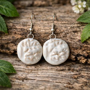 Lombok között � fehér fülbevaló - Meska.hu