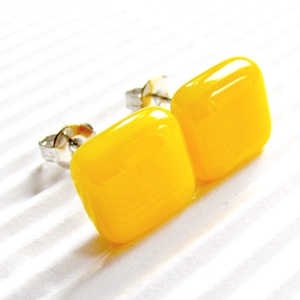NEMESACÉL - Napsárga rombusz üveg fülbevaló francia kapcsos alapon, minimal üvegékszer - ékszer - fülbevaló - lógó fülbevaló - Meska.hu