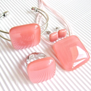 Lazacrózsaszín kocka üveg gyűrű és fülbevaló, üvegékszer szett -  - Meska.hu