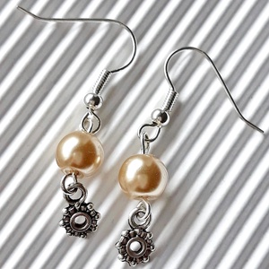 Aphrodité lógós fülbevaló, üveggyöngy, gyöngyékszer - ékszer - fülbevaló - lógó fülbevaló - Meska.hu