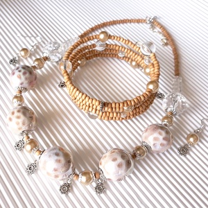 Aphrodité lógós fülbevaló, üveggyöngy, gyöngyékszer - ékszer - fülbevaló - lógó fülbevaló - Meska.hu