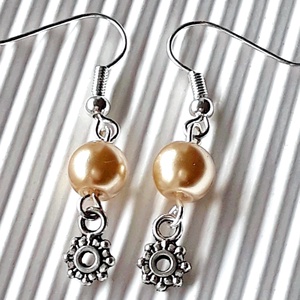 Aphrodité lógós fülbevaló, üveggyöngy, gyöngyékszer - ékszer - fülbevaló - lógó fülbevaló - Meska.hu