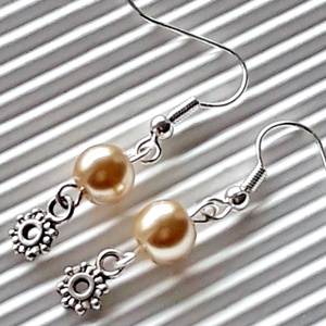 Aphrodité lógós fülbevaló, üveggyöngy, gyöngyékszer - ékszer - fülbevaló - lógó fülbevaló - Meska.hu