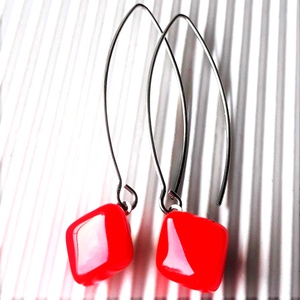 Napsárga rombusz üveg fülbevaló orvosi fém francia kapcsos alapon, minimal üvegékszer - ékszer - fülbevaló - lógó fülbevaló - Meska.hu