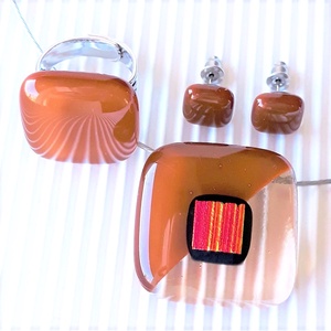 Aranyló barack-karamell medál, gyűrű és fülbevaló orvosi fém bedugón, nyaklánc, üvegékszer szett - ékszer - ékszerszett - Meska.hu
