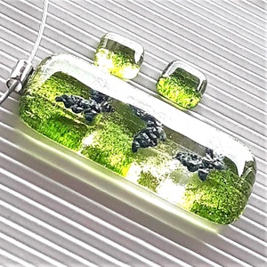 Pillangótánc elegáns üveg medál és fülbevaló, NEMESACÉL/ORVOSI FÉM, minimal, üvegékszer szett - ékszer - ékszerszett - Meska.hu Pillangótánc elegáns üveg medál és fülbevaló, NEMESACÉL/ORVOSI FÉM, minimal, üvegékszer szett - ékszer - ékszerszett - Meska.hu