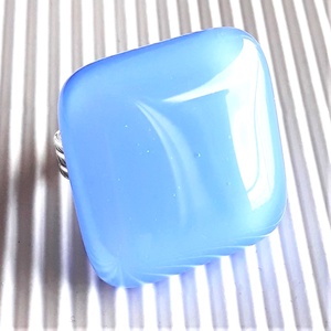 Levendula kék maxi üveg gyűrű, üvegékszer - ékszer - gyűrű - statement gyűrű - Meska.hu