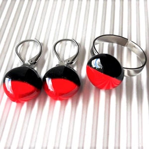 Vörös és fekete duó üveg gyűrű nemesacél alapon , üvegékszer - ékszer - gyűrű - statement gyűrű - Meska.hu