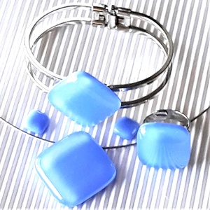 NEMESACÉL - Levendula minimal üveg medál és fülbevaló francia kapcsos akasztón, minimal, üvegékszer szett - ékszer - ékszerszett - Meska.hu