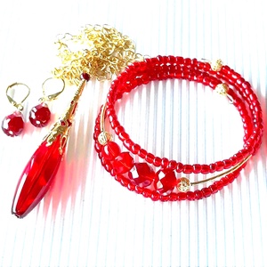 AKCIÓS! - Arany csipkés rubin gyöngy-csepp medál, karkötő és franciakapcsos fülbevaló, üveggyöngy ékszerszett - ékszer - ékszerszett - Meska.hu