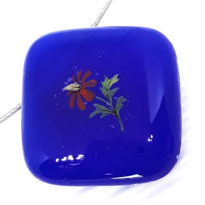AKCIÓS! - Piros virág királykéken üveg medál, nyaklánc, NEMESACÉL, üvegékszer - ékszer - nyaklánc - medálos nyaklánc - Meska.hu