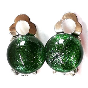 Szikrázó ezüstfenyő sötétzöld klipsz üveg fülbevaló, NEMESACÉL szilikon párnával, üvegékszer - ékszer - fülbevaló - klipsz - Meska.hu