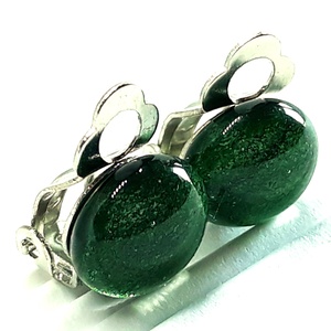 Szikrázó ezüstfenyő sötétzöld klipsz üveg fülbevaló, NEMESACÉL szilikon párnával, üvegékszer - ékszer - fülbevaló - klipsz - Meska.hu