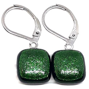 Szikrázó ezüstfenyő zöld kocka franciakapcsos üveg fülbevaló, NEMESACÉL, üvegékszer - ékszer - fülbevaló - lógó fülbevaló - Meska.hu