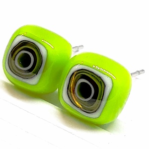 Klimt nyomán -  millefiori kockácska üveg fülbevaló ORVOSI FÉM alapon, üvegékszer  - ékszer - fülbevaló - pötty fülbevaló - Meska.hu