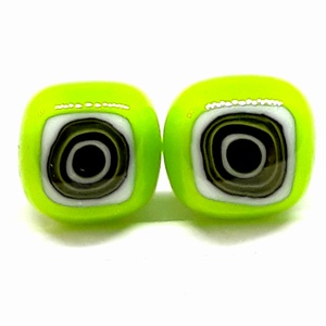 Klimt nyomán -  millefiori kockácska üveg fülbevaló ORVOSI FÉM alapon, üvegékszer  - ékszer - fülbevaló - pötty fülbevaló - Meska.hu