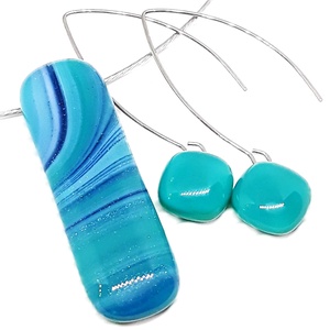 Smaragd - kék selyemcsillám elegáns üveg medál és design fülbevaló, NEMESACÉL/ORVOSI FÉM üvegékszer szett - ékszer - ékszerszett - Meska.hu