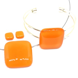 Selymes mandarin kocka minimál üveg medál, fülbevaló és üveg-fém karkötő, NEMESACÉL/ORVOSI FÉM, üvegékszer szett - ékszer - ékszerszett - Meska.hu