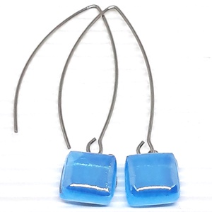 NEMESACÉL - Égszínkék tükörfény rombusz francia kapcsos üveg fülbevaló, üvegékszer - ékszer - fülbevaló - lógó fülbevaló - Meska.hu