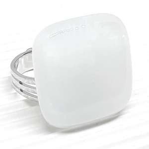 Holdkő fehér kocka üveggyűrű, üvegékszer, Ékszer, Gyűrű, Statement gyűrű, Ékszerkészítés, Üvegművészet, Meska