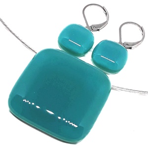 NEMESACÉL - Hamvas smaragd üveg rombusz medál és francia kapcsos fülbevaló, üvegékszer szett - ékszer - ékszerszett - Meska.hu