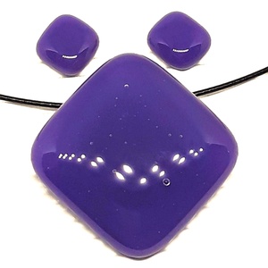 NEMESACÉL - Viola lila üveg rombusz medál és fülbevaló, nyaklánc, üvegékszer szett, minimal design, Ékszer, Ékszerszett, Ékszerkészítés, Üvegművészet, MESKA