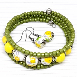 Tulipáncsokor porcelán/üveg gyöngy karkötő, gyöngyékszer - ékszer - karkötő - gyöngyös karkötő - Meska.hu