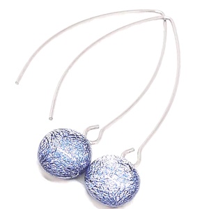 NEMESACÉL - Hamvas-kékes ezüst ragyogás dichroic üveg fülbevaló hosszú, trendi, design akasztón, üvegékszer, Ékszer, Fülbevaló, Lógós kerek fülbevaló, Ékszerkészítés, Üvegművészet, MESKA