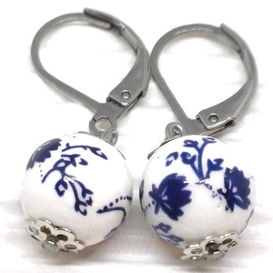 NEMESACÉL - Sötétkék búzavirág porcelán gyöngy fülbevaló francia kapcsos akasztón, gyöngyékszer - ékszer - fülbevaló - lógós kerek fülbevaló - Meska.hu