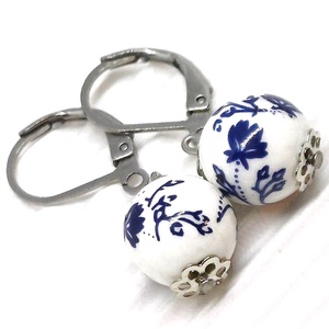 NEMESACÉL - Sötétkék búzavirág porcelán gyöngy fülbevaló francia kapcsos akasztón, gyöngyékszer - Meska.hu