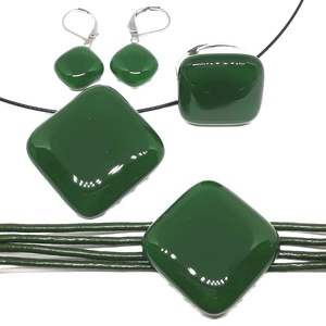 NEMESACÉL - Sötét fenyőzöld üveg kocka medál, karkötő, gyűrű és francia kapcsos fülbevaló, üvegékszer szett - ékszer - ékszerszett - Meska.hu