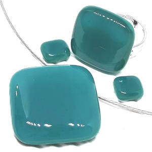 NEMESACÉL - Hamvas smaragd üveg rombusz medál, gyűrű és fülbevaló, üvegékszer szett - ékszer - ékszerszett - Meska.hu