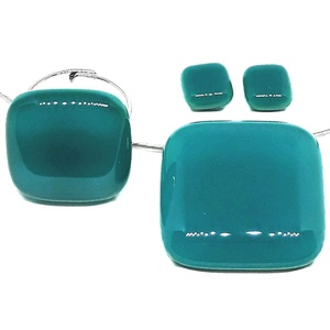 NEMESACÉL - Hamvas smaragd üveg rombusz medál, gyűrű és fülbevaló, üvegékszer szett - ékszer - ékszerszett - Meska.hu