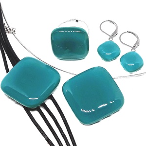 NEMESACÉL - Hamvas smaragd üveg rombusz medál, gyűrű és fülbevaló, üvegékszer szett - ékszer - ékszerszett - Meska.hu