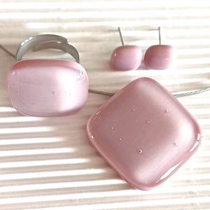 NEMESACÉL - Sápadt rózsaszín üveg kocka medál, gyűrű és fülbevaló, minimal, üvegékszer szett - ékszer - ékszerszett - Meska.hu