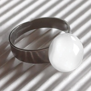 NEMESACÉL - Selymes fehér pötty gyűrű, üvegékszer, Ékszer, Gyűrű, Statement gyűrű, Ékszerkészítés, Üvegművészet, MESKA
