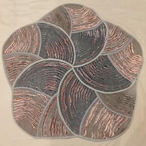 Szőnyeg, zseníliázott virág, szürke farmer, rózsaszínnel, 110 cm. Új, egyedi, kézműves termék - otthon & életmód - lakástextil - szőnyeg - más típusú szőnyeg - Meska.hu