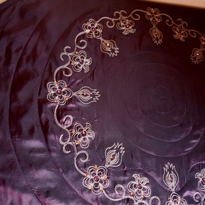 Sötétbordó selyem asztalterítő, abrosz, virágmintával. Új, egyedi, kézműves termék - otthon & életmód - konyhafelszerelés, tálalás - tálalás - terítő - Meska.hu Sötétbordó selyem asztalterítő, abrosz, virágmintával. Új, egyedi, kézműves termék - otthon & életmód - konyhafelszerelés, tálalás - tálalás - terítő - Meska.hu