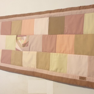 Falvédő, puha és vastag, pasztell rózsaszín  bézs, patchwork rózsával, 160 cm. Új, egyedi, kézműves termék - otthon & életmód - lakástextil - falvédő - Meska.hu