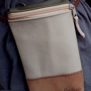 Mobiltok, övtáska, valódi bőr, natúr stílusban. Karabineres, övre fűzhető. Új, egyedi, kézműves termék, ajándéknak is   - táska & tok - pénztárca & más tok - telefontok - Meska.hu Mobiltok, övtáska, valódi bőr, natúr stílusban. Karabineres, övre fűzhető. Új, egyedi, kézműves termék, ajándéknak is   - táska & tok - pénztárca & más tok - telefontok - Meska.hu