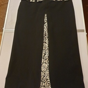 Szoknya, fekete, alkalmi. Ajándék rózsás selyem övvel. Egyedi tervezésű, kézműves termék. Upcycling, NoWaste.  - ruha & divat - női ruha - szoknya - Meska.hu