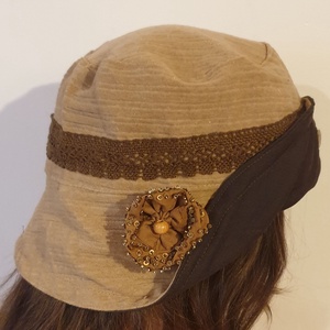 Kalap, sapka: kifordítható. Ajándék kitűzővel. 57 cm. Barna virágos és középbarna, csipkés. Upcycling, NoWaste. Egyedi - ruha & divat - sál, sapka, kendő - kalap - Meska.hu