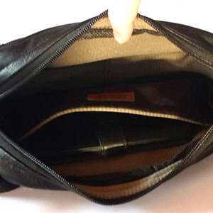 Kis hátizsák, crosstáska, övtáska, sling bag, férfiaknak. Valódi bőr, fekete és barna, vízzáró, tabletnek is. Új, egyedi - táska & tok - hátizsák - kishátizsák - Meska.hu