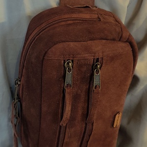 Kis hátizsák, crosstáska, sling bag, férfiaknak. Valódi bőr, barna, vízzáró, tabletnek is. Új, egyedi, kézműves termék - Meska.hu