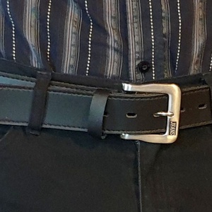 Férfi derékszíj, öv. Fekete valódi bőr, ezüst színű csattal, Jeans felirattal. Egyedi, kézműves termék. Ajándéknak is - ruha & divat - öv & övcsat - öv - Meska.hu Férfi derékszíj, öv. Fekete valódi bőr, ezüst színű csattal, Jeans felirattal. Egyedi, kézműves termék. Ajándéknak is - ruha & divat - öv & övcsat - öv - Meska.hu